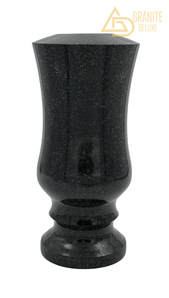 Ваза из гранита, 913