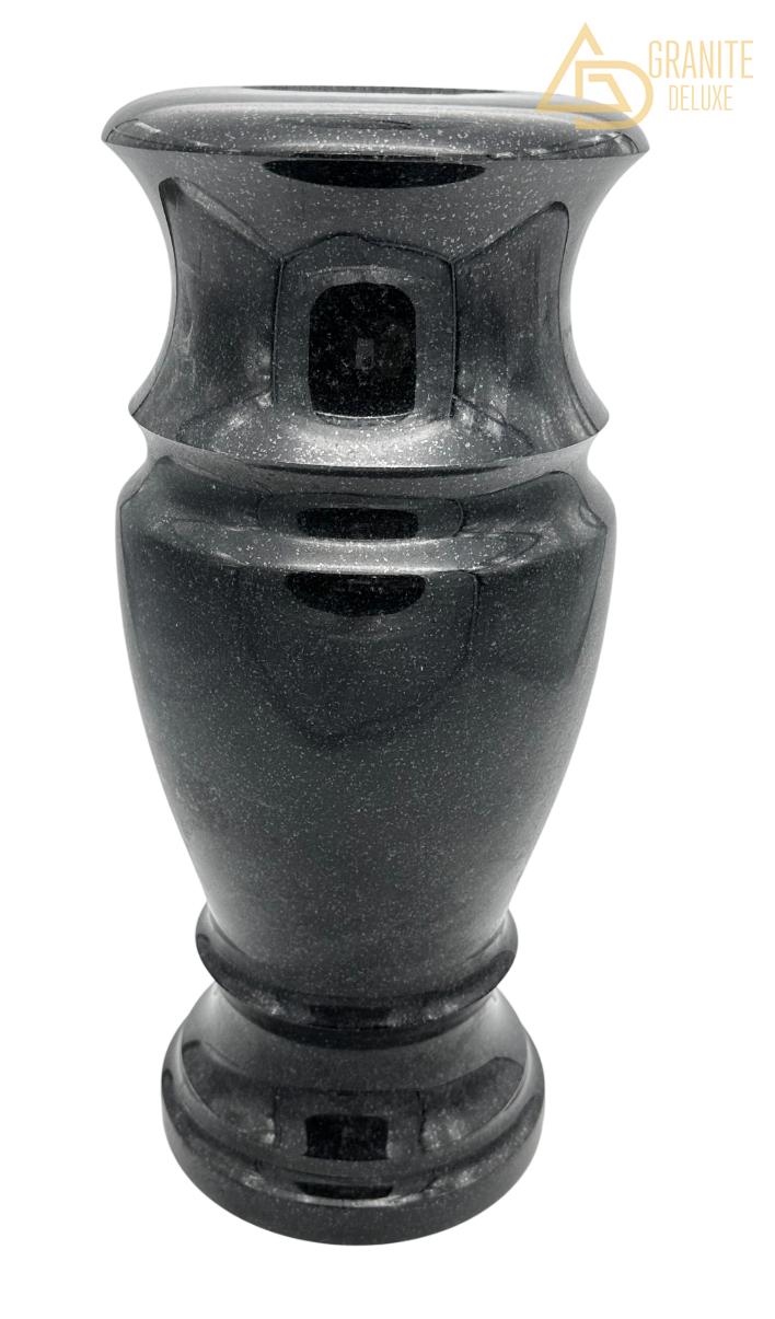 Ваза из гранита, 930