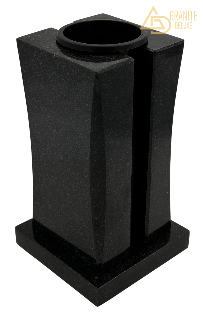 Ваза из гранита с вкладышем, 938