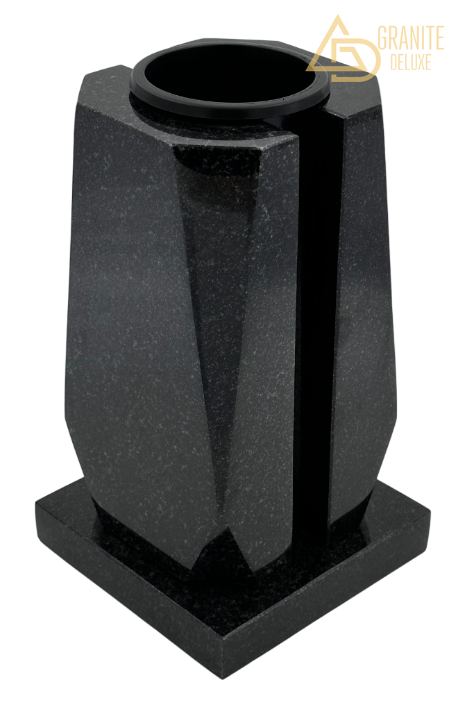 Ваза из гранита с вкладышем, 939